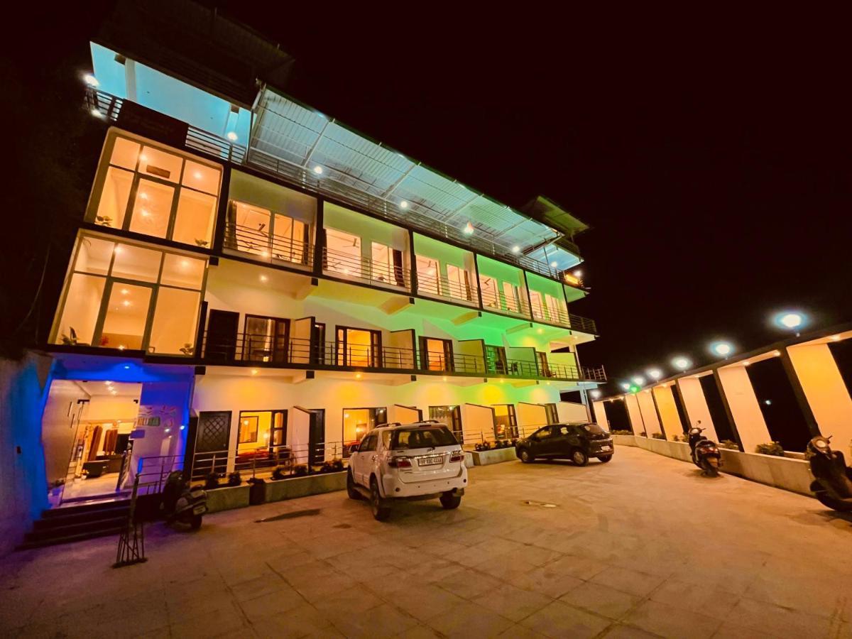 Sitara Resort, Scenic Mountain View Rooms With Balcony & Terrace 穆索里 外观 照片