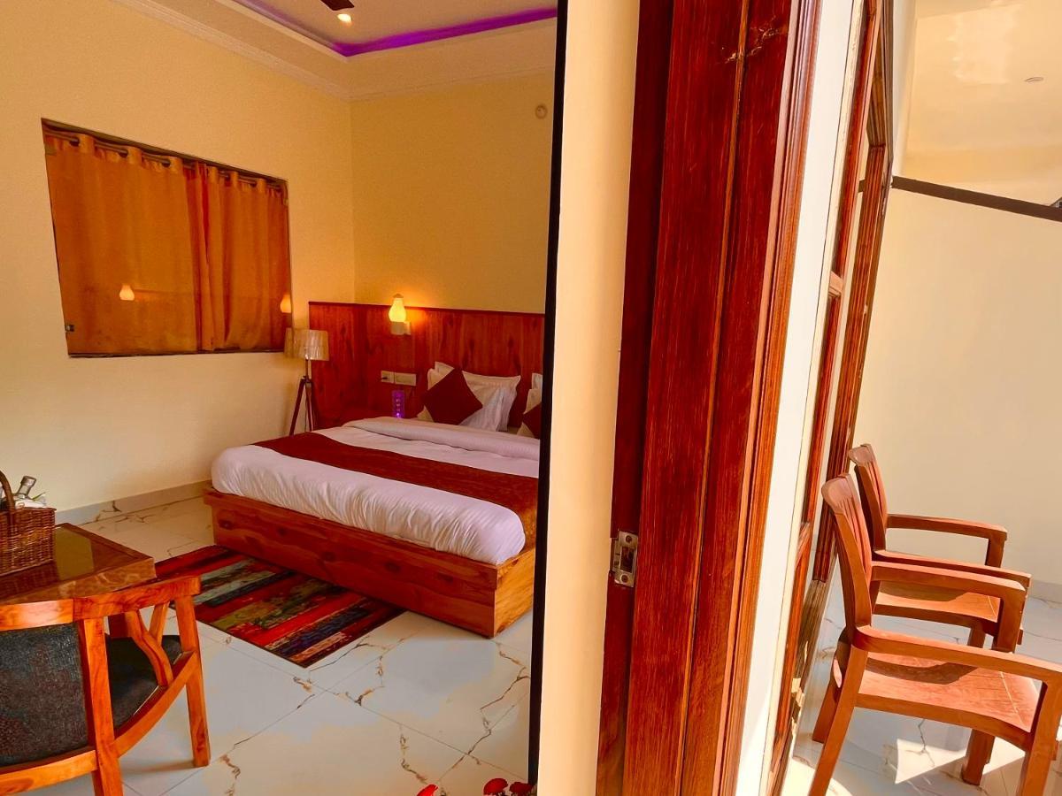 Sitara Resort, Scenic Mountain View Rooms With Balcony & Terrace 穆索里 外观 照片