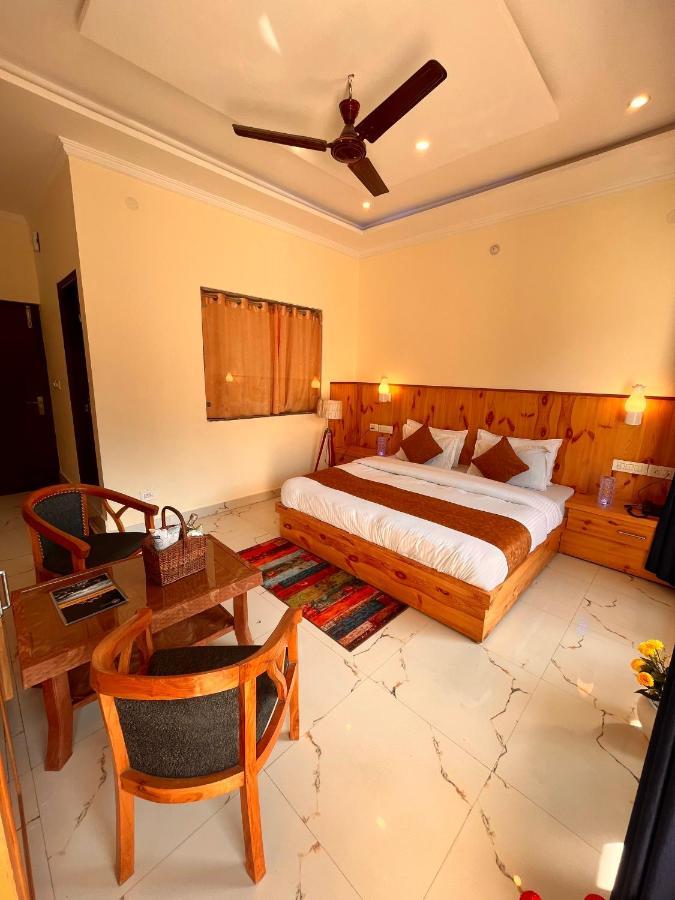 Sitara Resort, Scenic Mountain View Rooms With Balcony & Terrace 穆索里 外观 照片