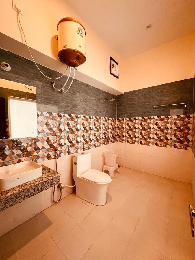 Sitara Resort, Scenic Mountain View Rooms With Balcony & Terrace 穆索里 外观 照片